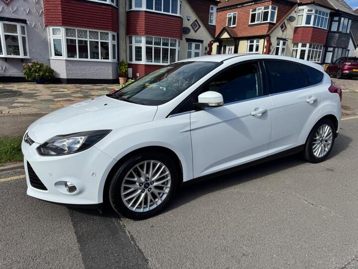 Ford Focus 1.0T EcoBoost Zetec Navigator Euro 5 (s/s) 5dr