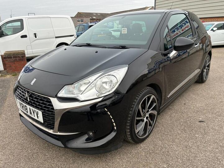 DS AUTOMOBILES DS 3 1.6 BlueHDi Connected Chic Euro 6 (s/s) 3dr DS AUTOMOBILES DS 3 1.6 BlueHDi Connected Chic Euro 6 (s/s) 3dr