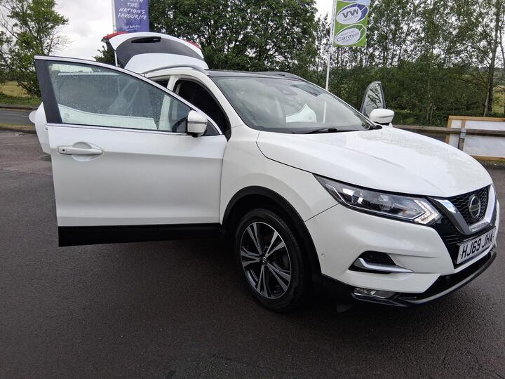 Nissan Qashqai 1.3 DIG-T N-Connecta Euro 6 (s/s) 5dr