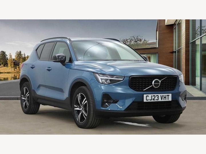 Volvo XC40 2.0 B3 MHEV Plus DCT Auto Euro 6 (s/s) 5dr