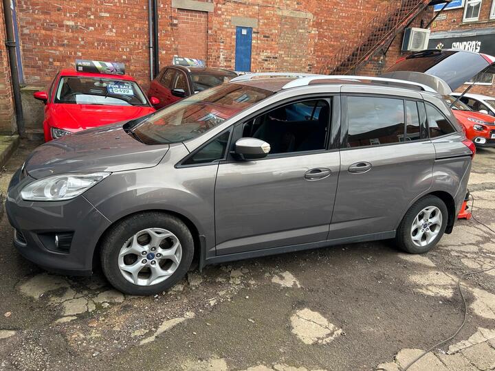 Ford Grand C-Max 1.0T EcoBoost Zetec Euro 5 (s/s) 5dr Ford Grand C-Max 1.0T EcoBoost Zetec Euro 5 (s/s) 5dr