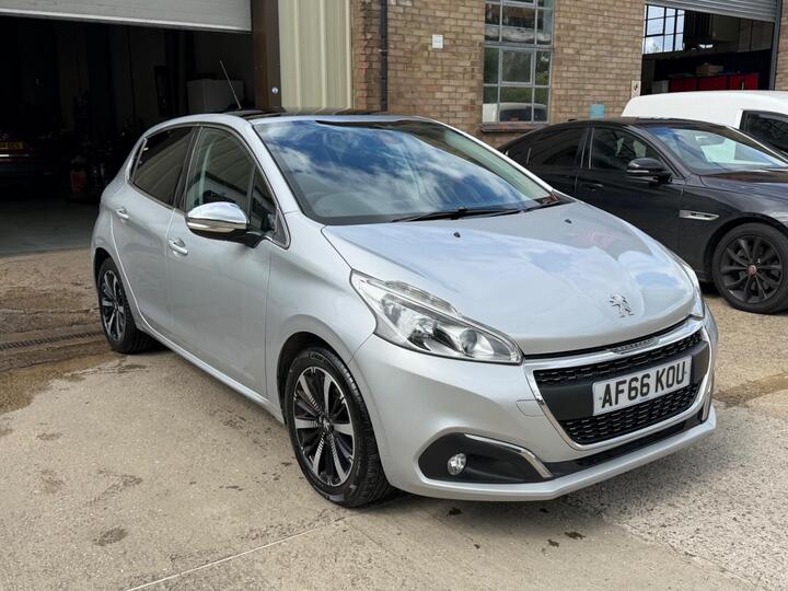 Peugeot 208 1.2 PureTech Allure Premium Euro 6 5dr