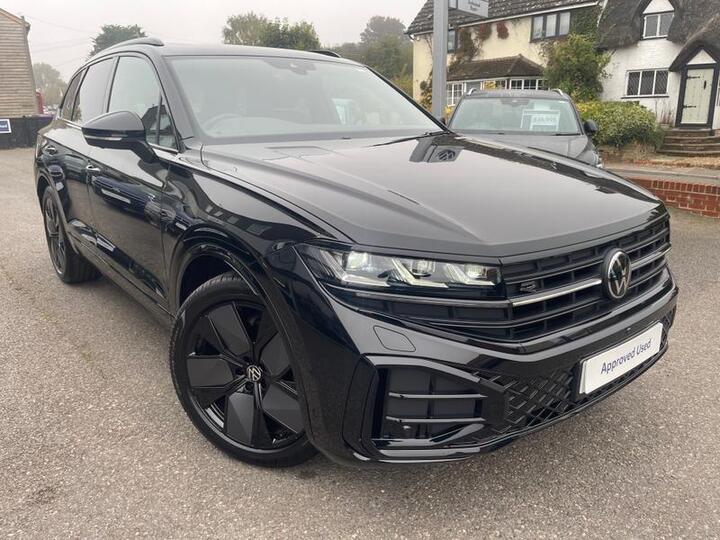 Volkswagen Touareg 3.0 TDI V6 Black Edition Tiptronic 4Motion Euro 6 (s/s) 5dr Volkswagen Touareg 3.0 TDI V6 Black Edition Tiptronic 4Motion Euro 6 (s/s) 5dr