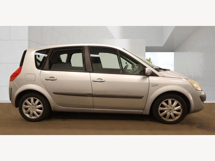 Renault Scenic 1.6 VVT Dynamique 5dr