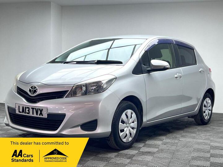 Toyota Yaris 1.33 Dual VVT-i TR Multidrive S Euro 5 5dr Toyota Yaris 1.33 Dual VVT-i TR Multidrive S Euro 5 5dr