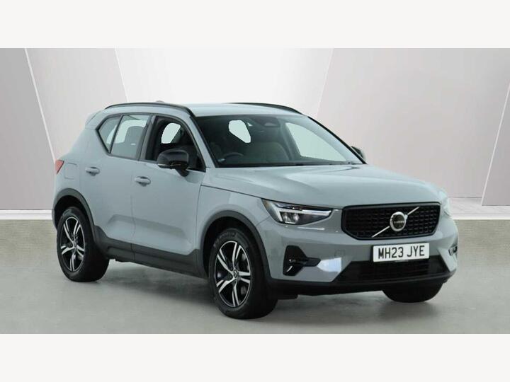Volvo XC40 2.0 B3 MHEV Plus Dark DCT Auto Euro 6 (s/s) 5dr