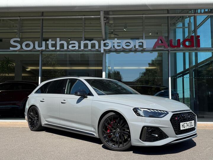 Audi RS4 Avant 2.9 TFSI V6 Carbon Black Tiptronic Quattro Euro 6 (s/s) 5dr Audi RS4 Avant 2.9 TFSI V6 Carbon Black Tiptronic Quattro Euro 6 (s/s) 5dr