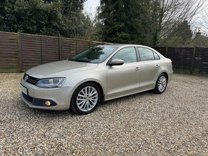 Volkswagen Jetta 2.0 TDI Sport DSG Euro 5 4dr