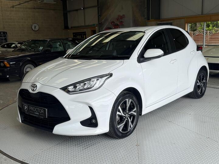 Toyota Yaris 1.5 VVT-h Design E-CVT Euro 6 (s/s) 5dr