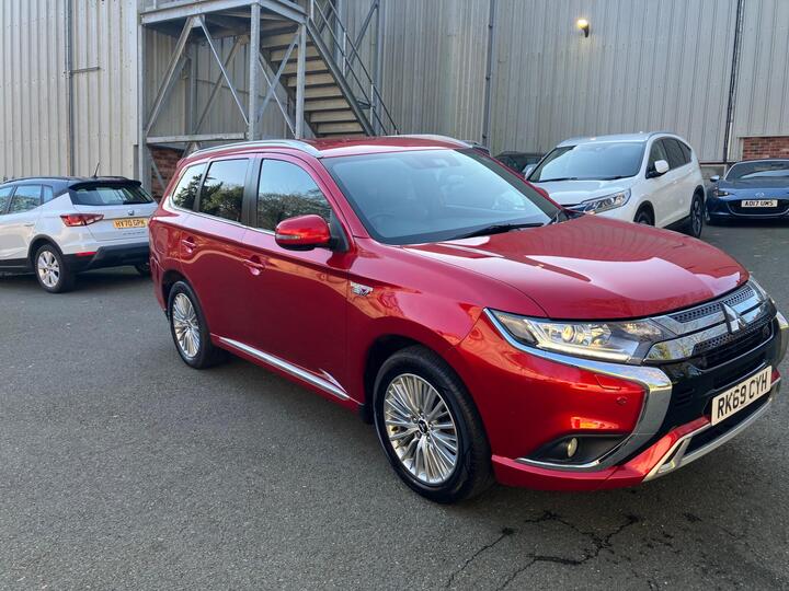 Mitsubishi Outlander 2.4h TwinMotor 13.8kWh Dynamic Safety CVT 4WD Euro 6 (s/s) 5dr Mitsubishi Outlander 2.4h TwinMotor 13.8kWh Dynamic Safety CVT 4WD Euro 6 (s/s) 5dr