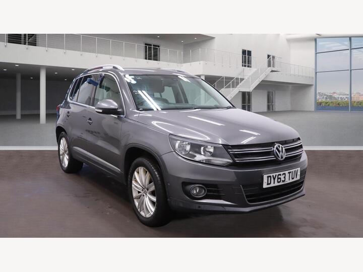 Volkswagen Tiguan 2.0 TDI BlueMotion Tech Match 4WD Euro 5 (s/s) 5dr Volkswagen Tiguan 2.0 TDI BlueMotion Tech Match 4WD Euro 5 (s/s) 5dr