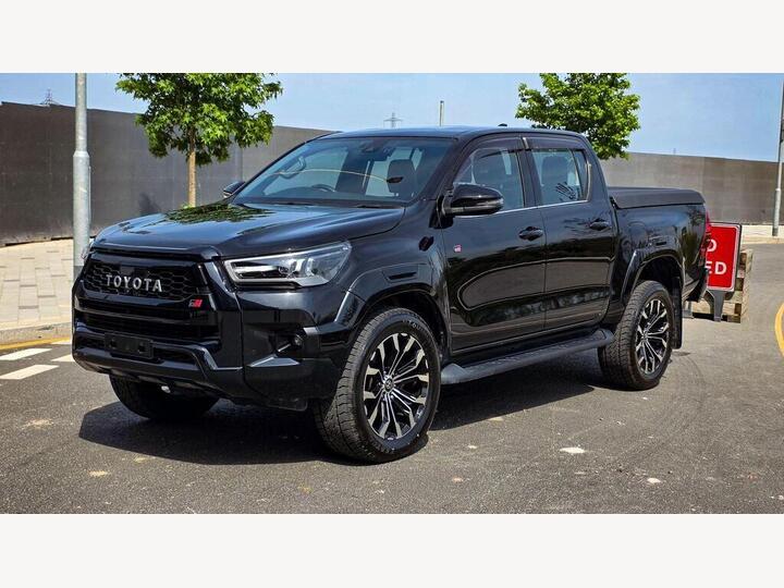 Toyota Hilux 2.4 GR SPORT II Auto 4WD Euro 6 4dr