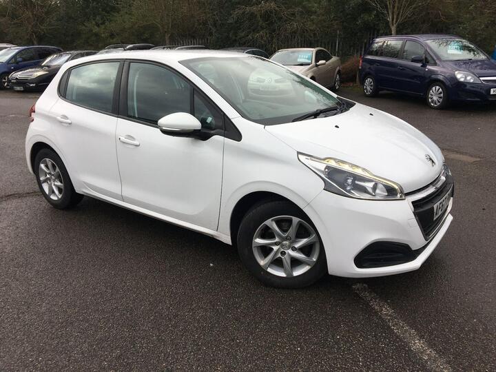 Peugeot 208 1.2 PureTech Active Euro 6 5dr Peugeot 208 1.2 PureTech Active Euro 6 5dr