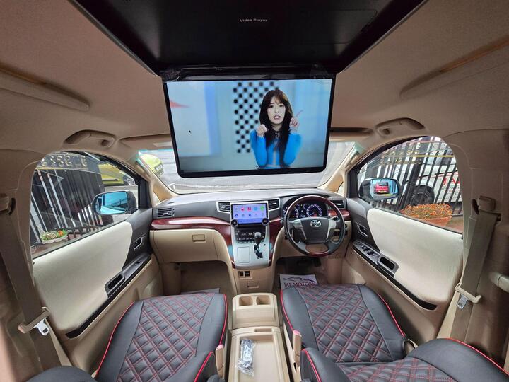 Toyota Vellfire 8 SEATER