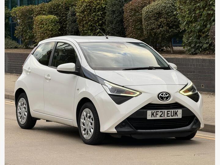 Toyota AYGO 1.0 VVT-i X-play X-shift Euro 6 5dr (Safety Sense)
