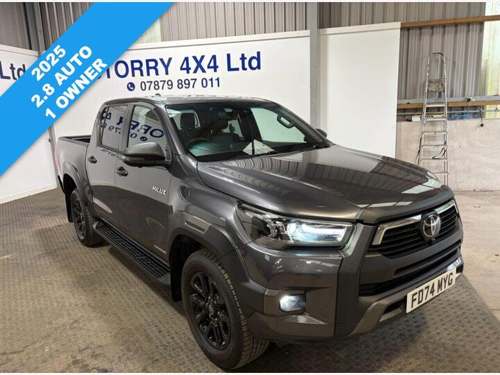 Toyota HILUX 2.8 D-4D-h Invincible X Auto 4WD Euro 6 4dr