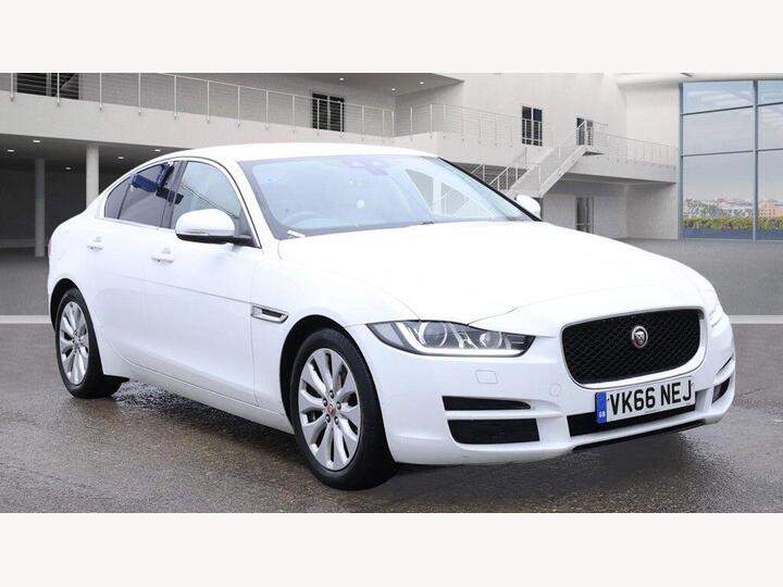 Jaguar XE 2.0d Portfolio Euro 6 (s/s) 4dr