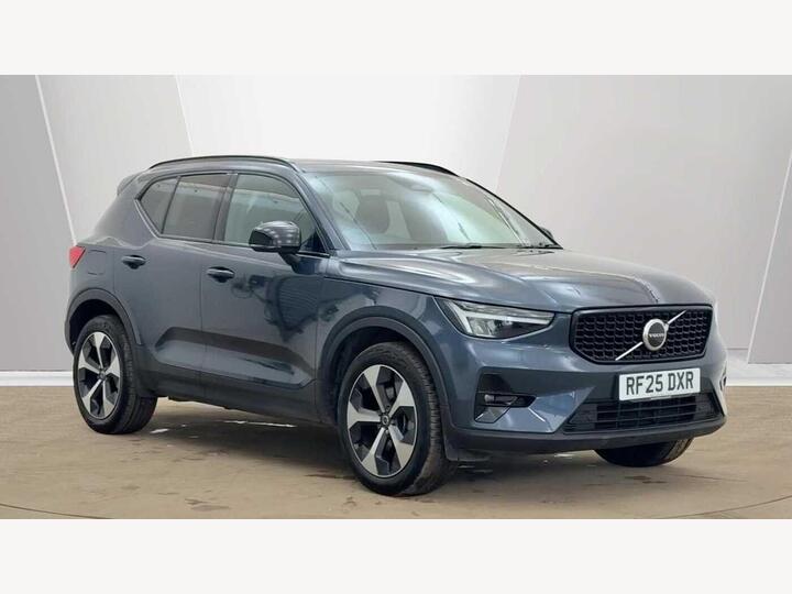 Volvo XC40 2.0 B3 MHEV Plus Dark DCT Auto Euro 6 (s/s) 5dr