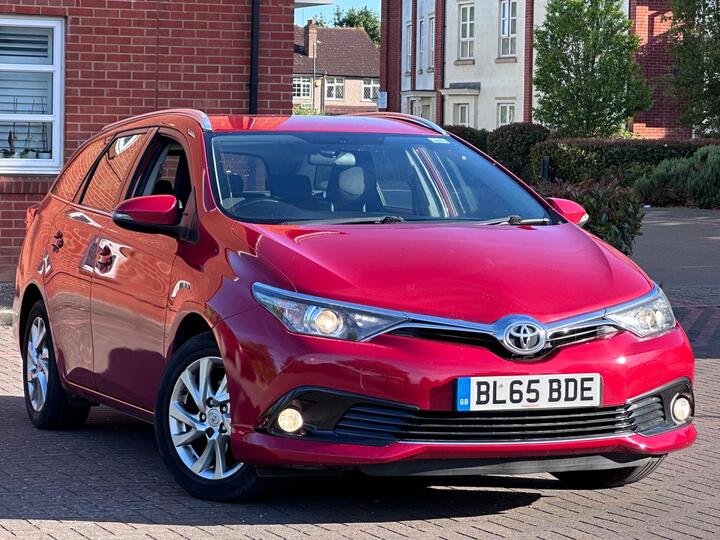 Toyota Auris 1.2 VVT-i Business Edition Touring Sports Euro 6 (s/s) 5dr Toyota Auris 1.2 VVT-i Business Edition Touring Sports Euro 6 (s/s) 5dr
