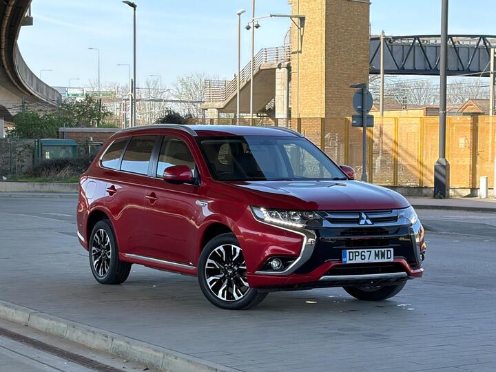 Mitsubishi Outlander 2.0h 12kWh 4h CVT 4WD Euro 6 (s/s) 5dr Mitsubishi Outlander 2.0h 12kWh 4h CVT 4WD Euro 6 (s/s) 5dr