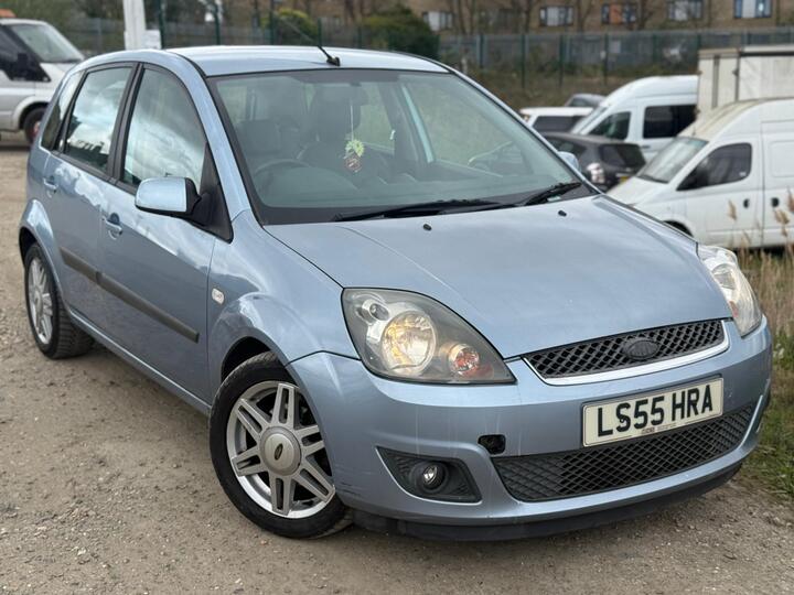 Ford Fiesta 1.6 Ghia 5dr