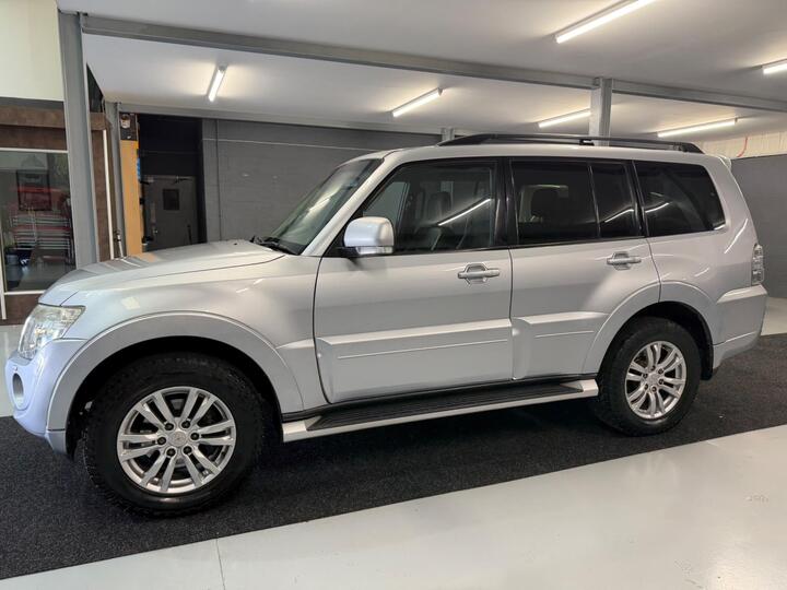 Mitsubishi Shogun 3.2 DI-DC SG3 Auto 4WD Euro 5 5dr LWB Mitsubishi Shogun 3.2 DI-DC SG3 Auto 4WD Euro 5 5dr LWB