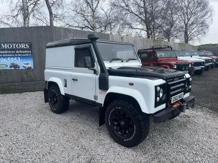 Land Rover Defender 90 2.5 TDi County Station Wagon 3dr Land Rover Defender 90 2.5 TDi County Station Wagon 3dr