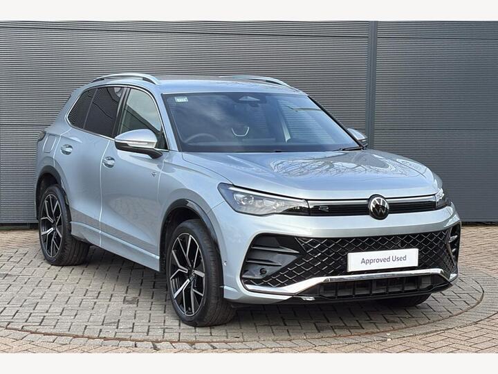 Volkswagen Tiguan 1.5 TSI EHybrid 19.7kWh R-Line DSG Euro 6 (s/s) 5dr Volkswagen Tiguan 1.5 TSI EHybrid 19.7kWh R-Line DSG Euro 6 (s/s) 5dr