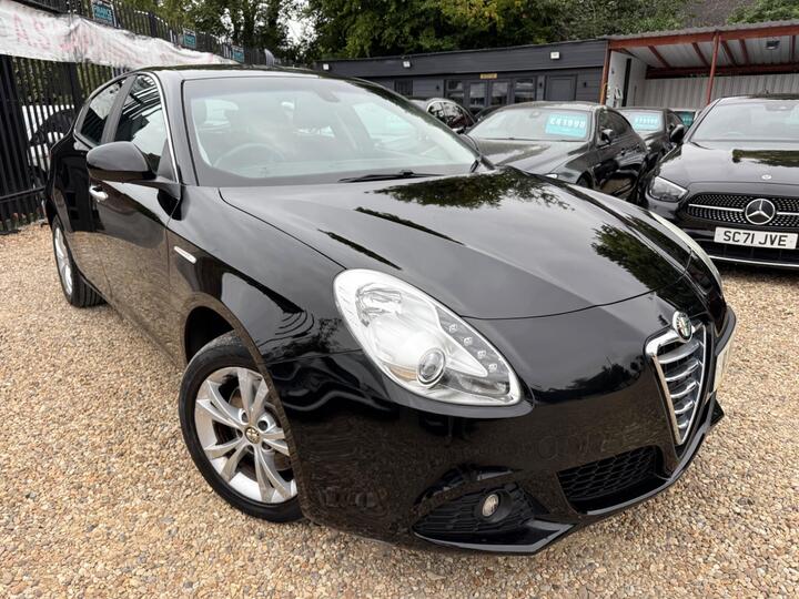 Alfa Romeo Giulietta 1.4 TB MultiAir Lusso Euro 5 (s/s) 5dr Alfa Romeo Giulietta 1.4 TB MultiAir Lusso Euro 5 (s/s) 5dr