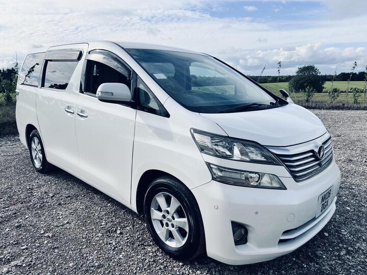 Toyota Vellfire 2.4I Petrol MPV Automatic 8 SEATS
