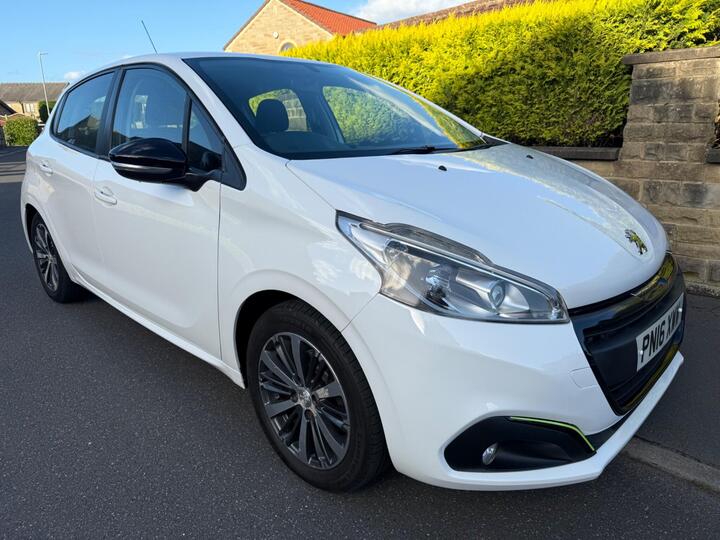 Peugeot 208 1.2 PureTech XS Lime Euro 6 5dr Peugeot 208 1.2 PureTech XS Lime Euro 6 5dr