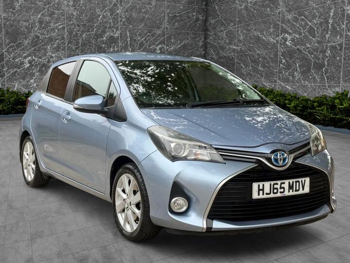 Toyota Yaris 1.5 VVT-h Sport E-CVT Euro 6 5dr Toyota Yaris 1.5 VVT-h Sport E-CVT Euro 6 5dr