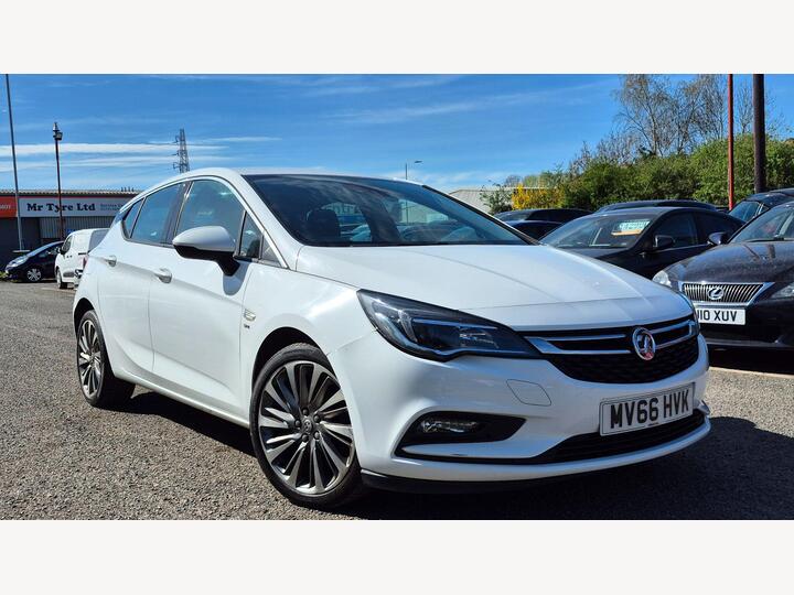 Vauxhall Astra 1.6 CDTi BlueInjection SRi Nav Euro 6 (s/s) 5dr Vauxhall Astra 1.6 CDTi BlueInjection SRi Nav Euro 6 (s/s) 5dr