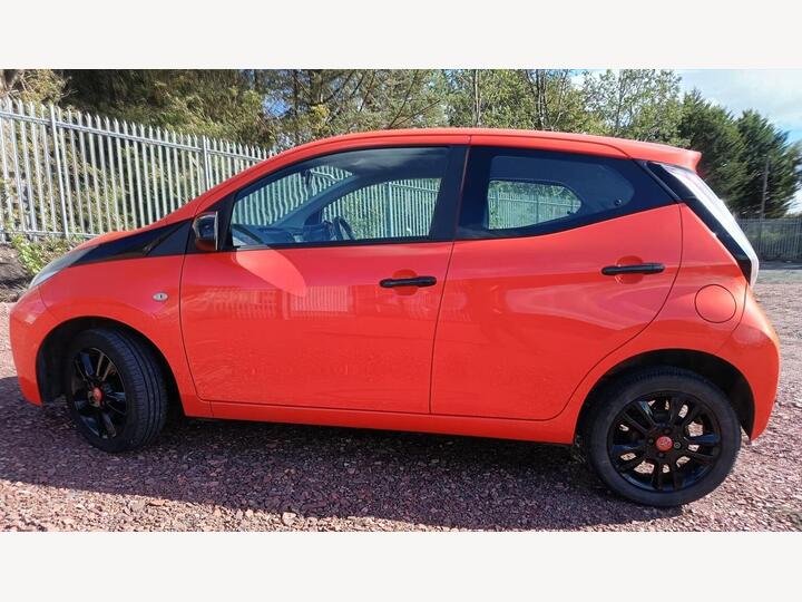 Toyota AYGO 1.0 VVT-i X-cite Euro 5 5dr Euro 5 Toyota AYGO 1.0 VVT-i X-cite Euro 5 5dr Euro 5
