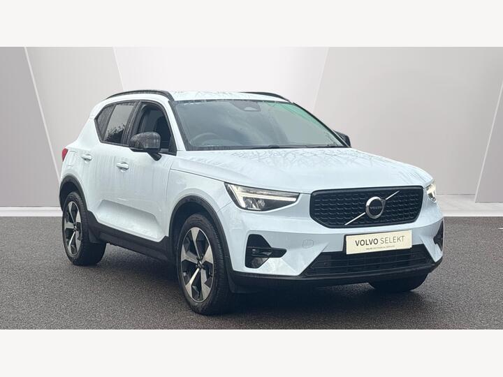 Volvo XC40 2.0 B3 MHEV Plus Dark DCT Auto Euro 6 (s/s) 5dr