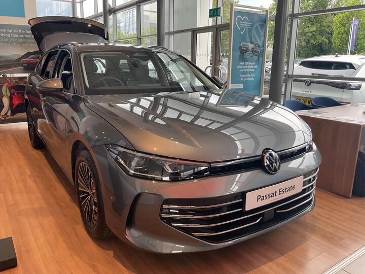 Volkswagen Passat 1.5 ETSI MHEV Elegance DSG Euro 6 (s/s) 5dr