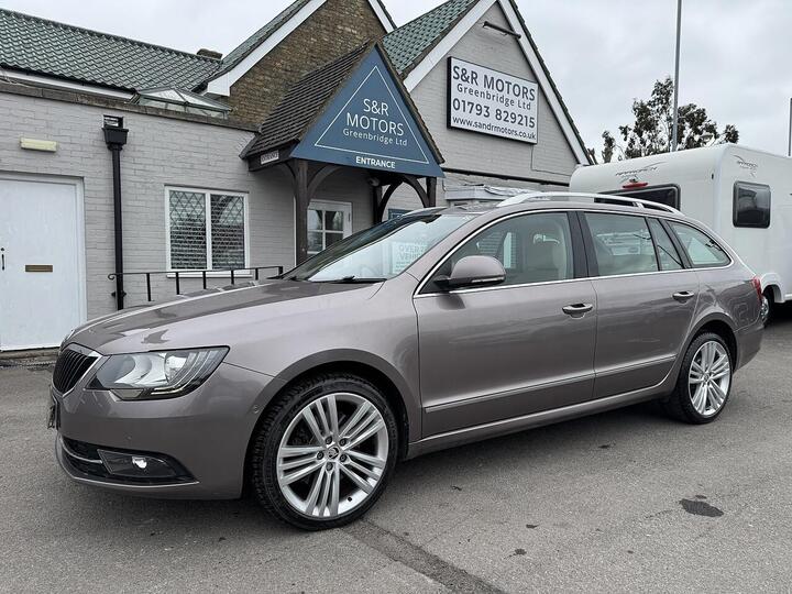 Skoda Superb 2.0 TDI Elegance DSG 4WD Euro 5 (s/s) 5dr