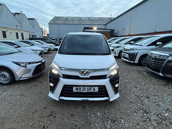 Toyota Voxy 7 Seat Hybrid Lexuar Package UberXL