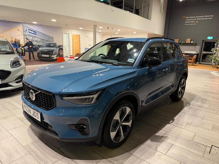 Volvo XC40 2.0 B3 MHEV Plus DCT Auto Euro 6 (s/s) 5dr