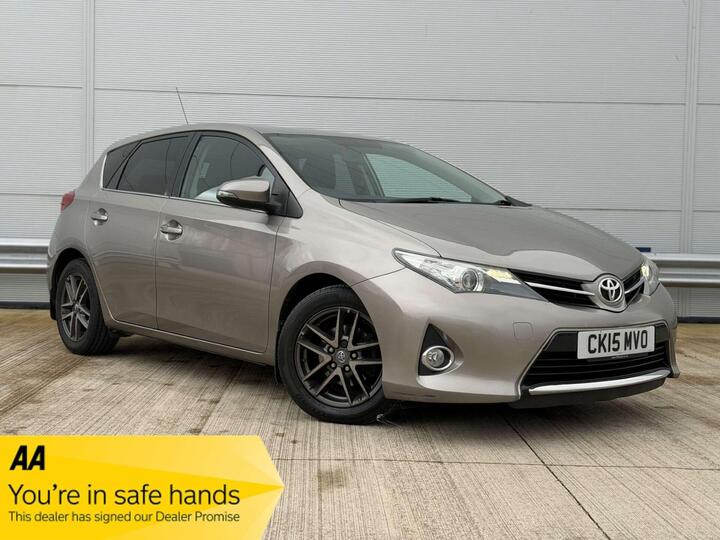 Toyota AURIS 1.4 D-4D Icon Plus Euro 5 (s/s) 5dr Toyota AURIS 1.4 D-4D Icon Plus Euro 5 (s/s) 5dr