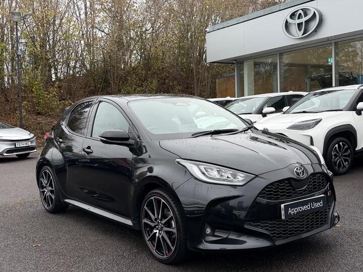 Toyota Yaris 1.5 VVT-h GR SPORT E-CVT Euro 6 (s/s) 5dr Toyota Yaris 1.5 VVT-h GR SPORT E-CVT Euro 6 (s/s) 5dr
