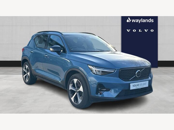 Volvo XC40 2.0 B3 MHEV Plus Dark DCT Auto Euro 6 (s/s) 5dr