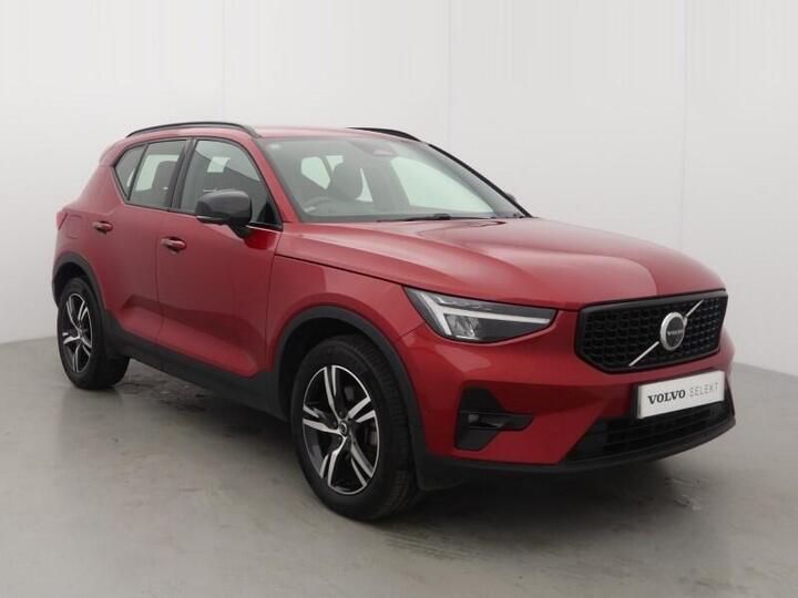 Volvo XC40 2.0 B3 MHEV Plus Dark DCT Auto Euro 6 (s/s) 5dr