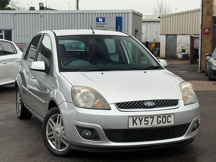 Ford Fiesta 1.6 Ghia 5dr