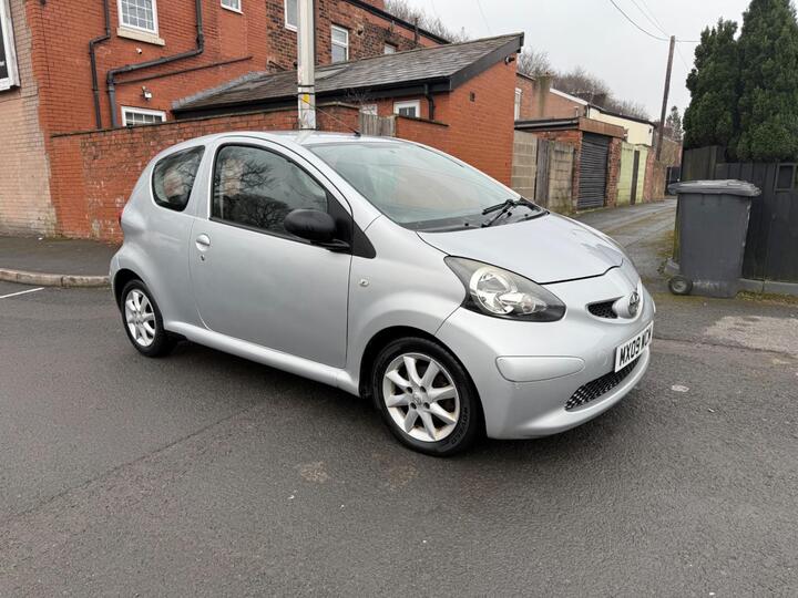 Toyota AYGO 1.0 VVT-i Platinum Euro 4 3dr Toyota AYGO 1.0 VVT-i Platinum Euro 4 3dr