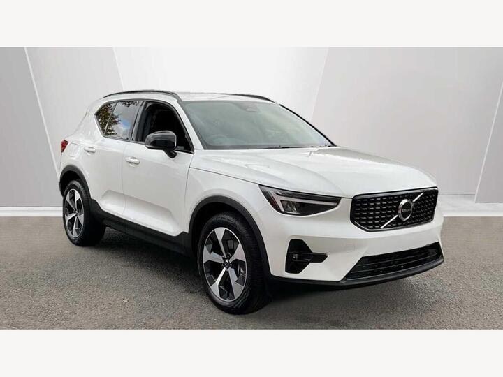 Volvo XC40 2.0 B3 MHEV Plus Dark DCT Auto Euro 6 (s/s) 5dr