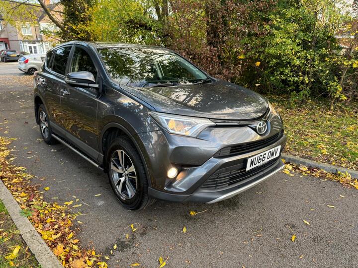 Toyota RAV4 2.0 D-4D Business Edition Euro 6 (s/s) 5dr Toyota RAV4 2.0 D-4D Business Edition Euro 6 (s/s) 5dr