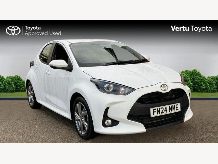 Toyota Yaris 1.5 VVT-h Icon E-CVT Euro 6 (s/s) 5dr Toyota Yaris 1.5 VVT-h Icon E-CVT Euro 6 (s/s) 5dr