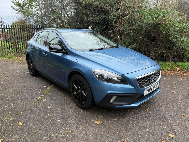 Volvo V40 Cross Country 1.6 D2 Lux Powershift Euro 5 (s/s) 5dr Volvo V40 Cross Country 1.6 D2 Lux Powershift Euro 5 (s/s) 5dr