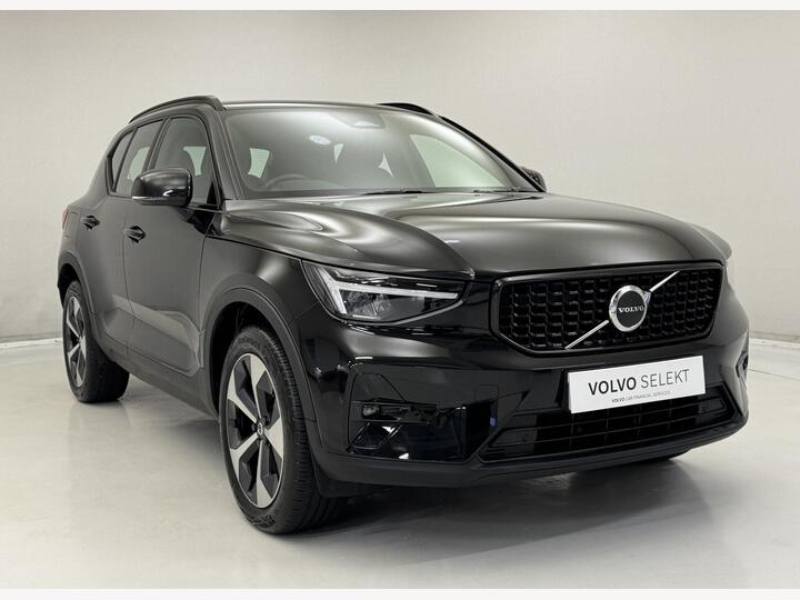Volvo XC40 2.0 B3 MHEV Plus Dark DCT Auto Euro 6 (s/s) 5dr